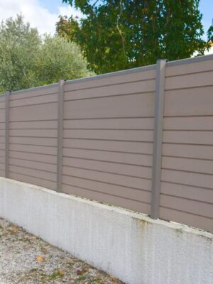 spécialiste de la pose de cloture composite sur muret